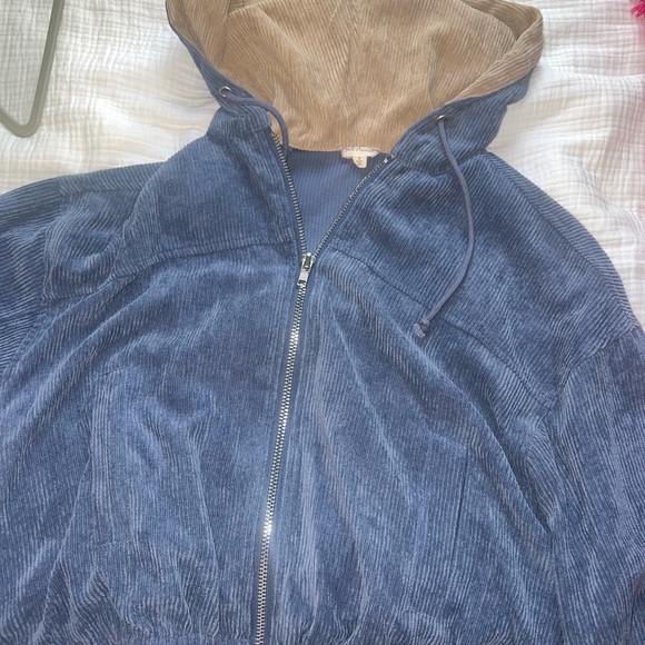 Hem and threads - Picture 1 of 3